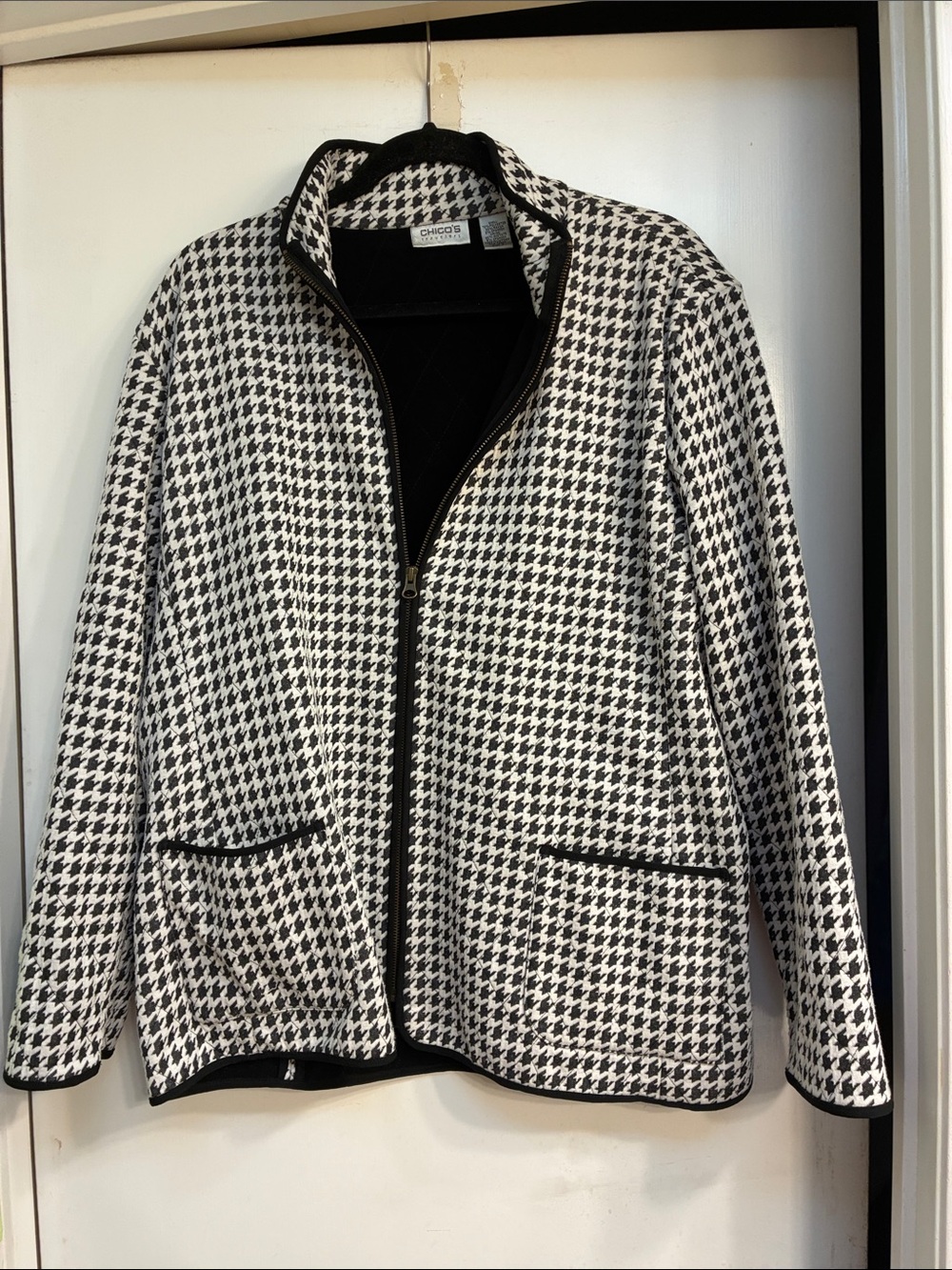Chico's Travelers Black & White Houndstooth Zip-Up Jacket